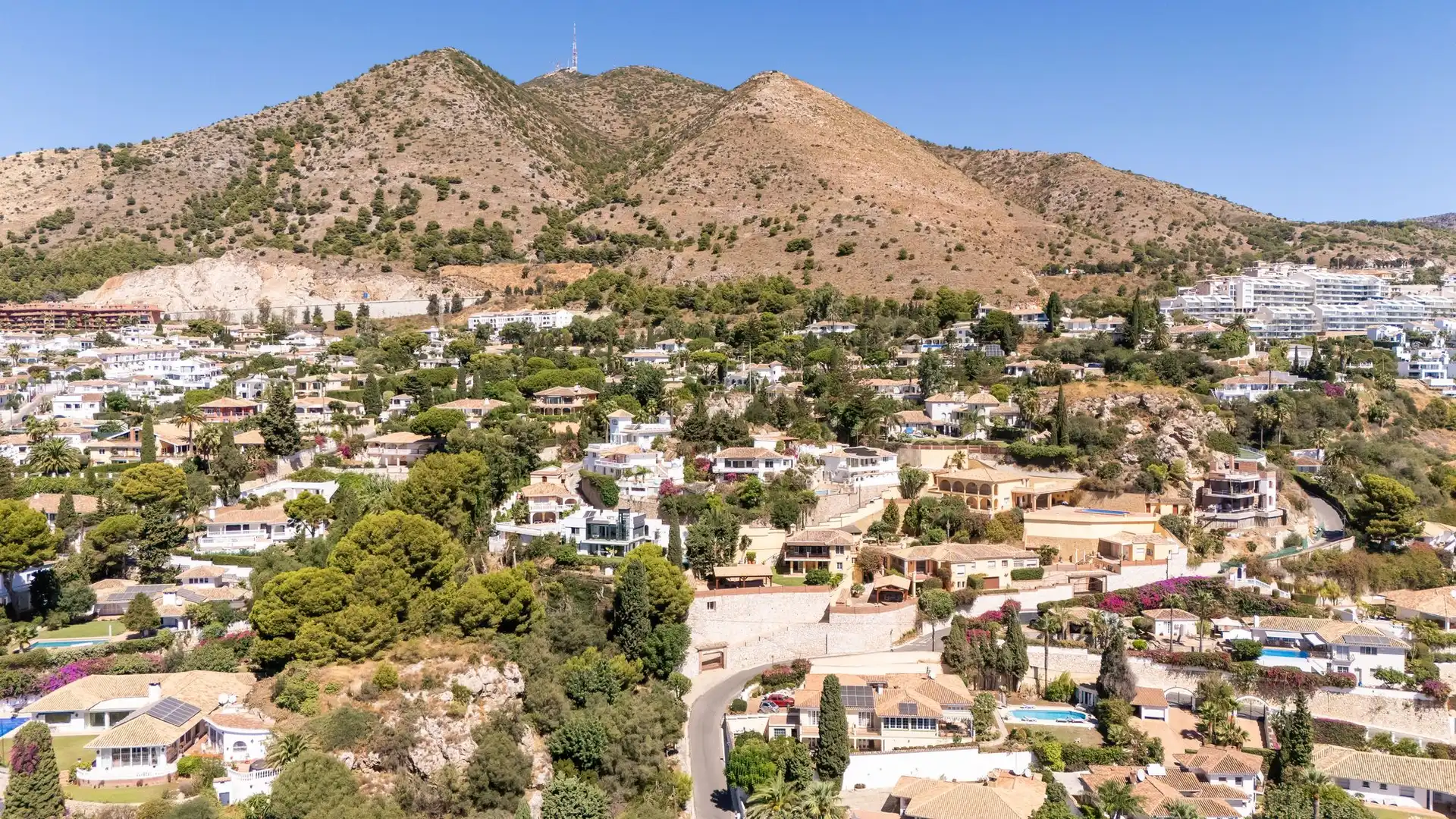 Vista exterior de Casa o chalet en venta en Benalmádena con Terraza y Balcón