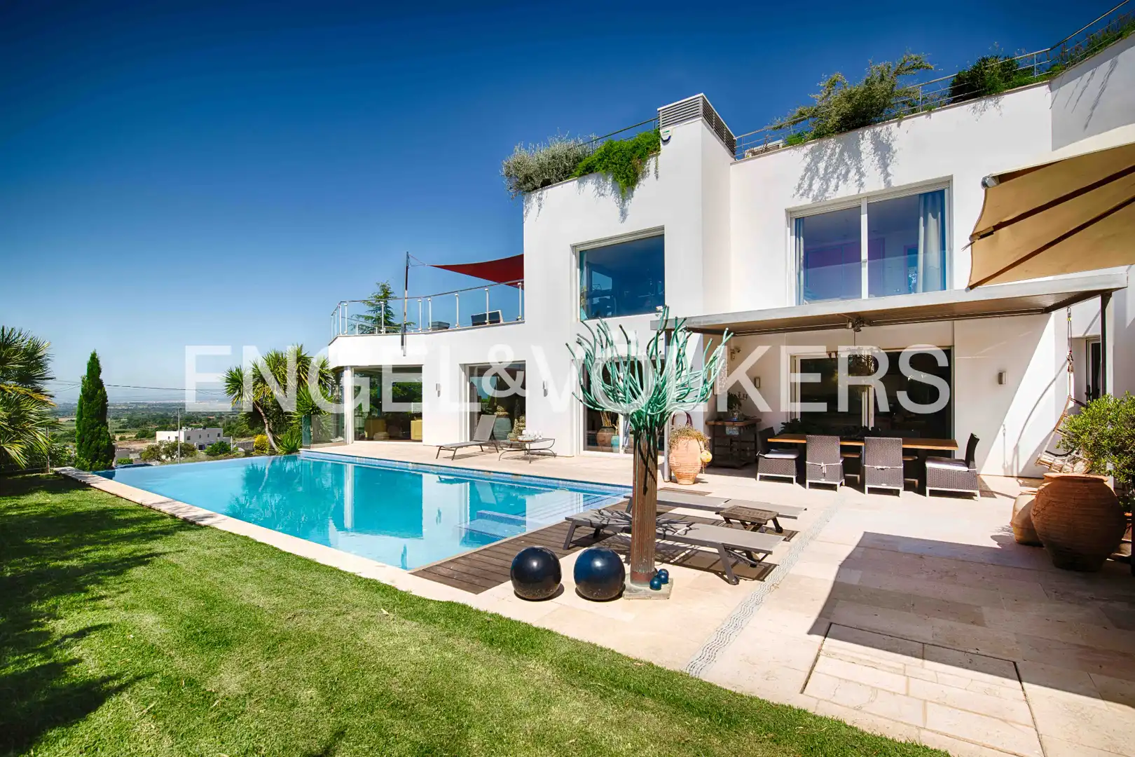 Haus mit Pool zum Verkauf in Carrer Holanda