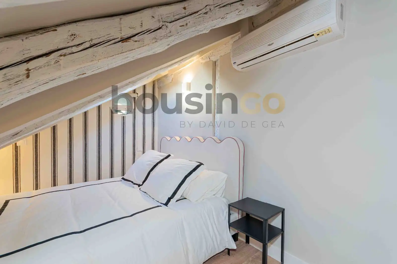 Bedroom of Attic for rent in Madrid  with Air Conditioner, Heating and Parquet flooring