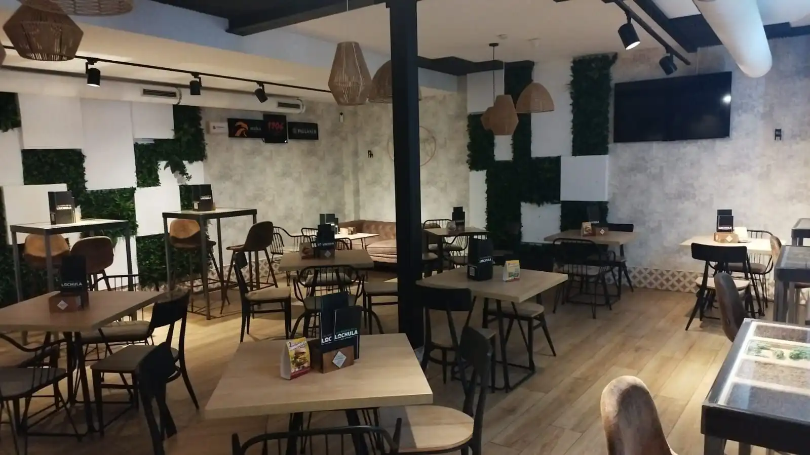 Commercial properties for transfer in Aranjuez  with Air Conditioner and Furnished