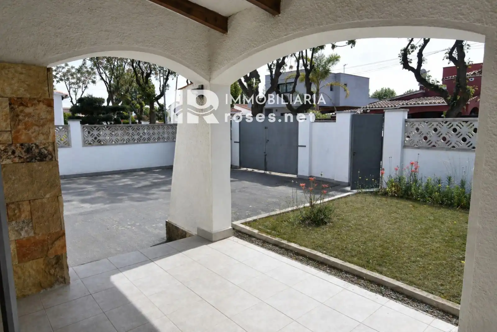 Exterior view of Houses for sale in Empuriabrava  with Air Conditioner