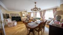 Sala d'estar de Àtic en venda en  Jaén Capital amb Aire condicionat, Calefacció i Parquet