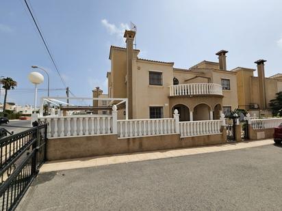 Vista exterior de Casa o xalet en venda en Orihuela amb Jardí privat i Terrassa
