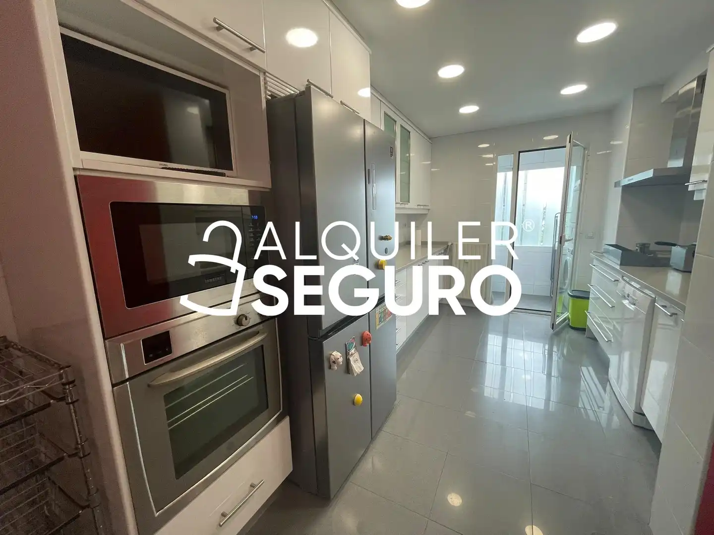 Cuina de Pis de lloguer en Madrid amb Aire condicionat, Calefacció i Piscina