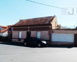 Vista exterior de Casa o xalet en venda en A Pobra do Caramiñal amb Terrassa