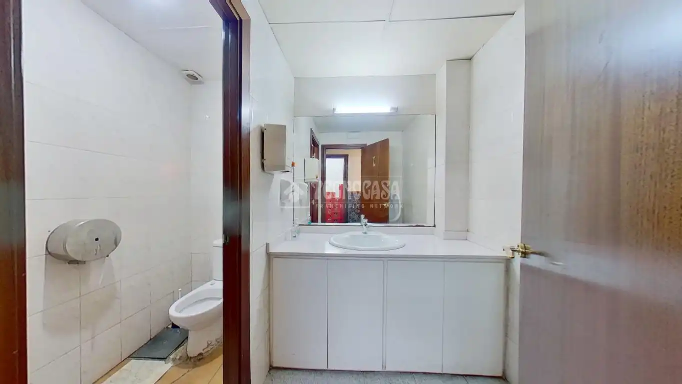 Badezimmer von Geschaftsraum zum Verkauf in Sabadell