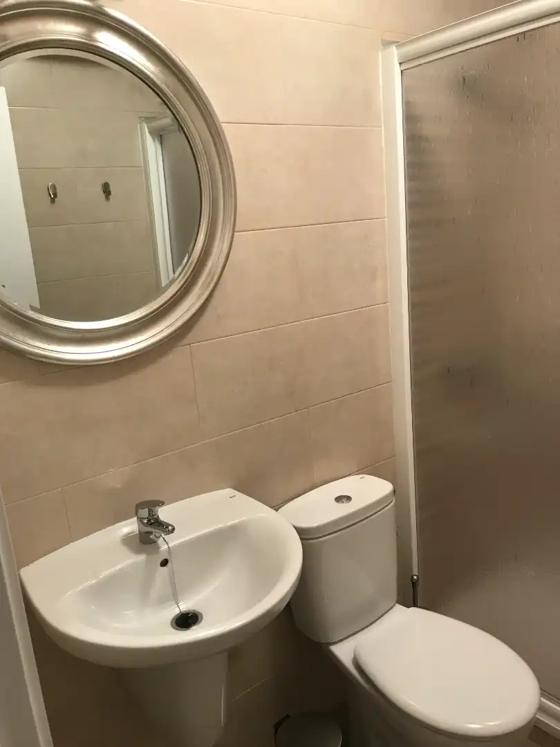 Bathroom of Flat for sale in Sevilla  with Air Conditioner, Heating and Terrace