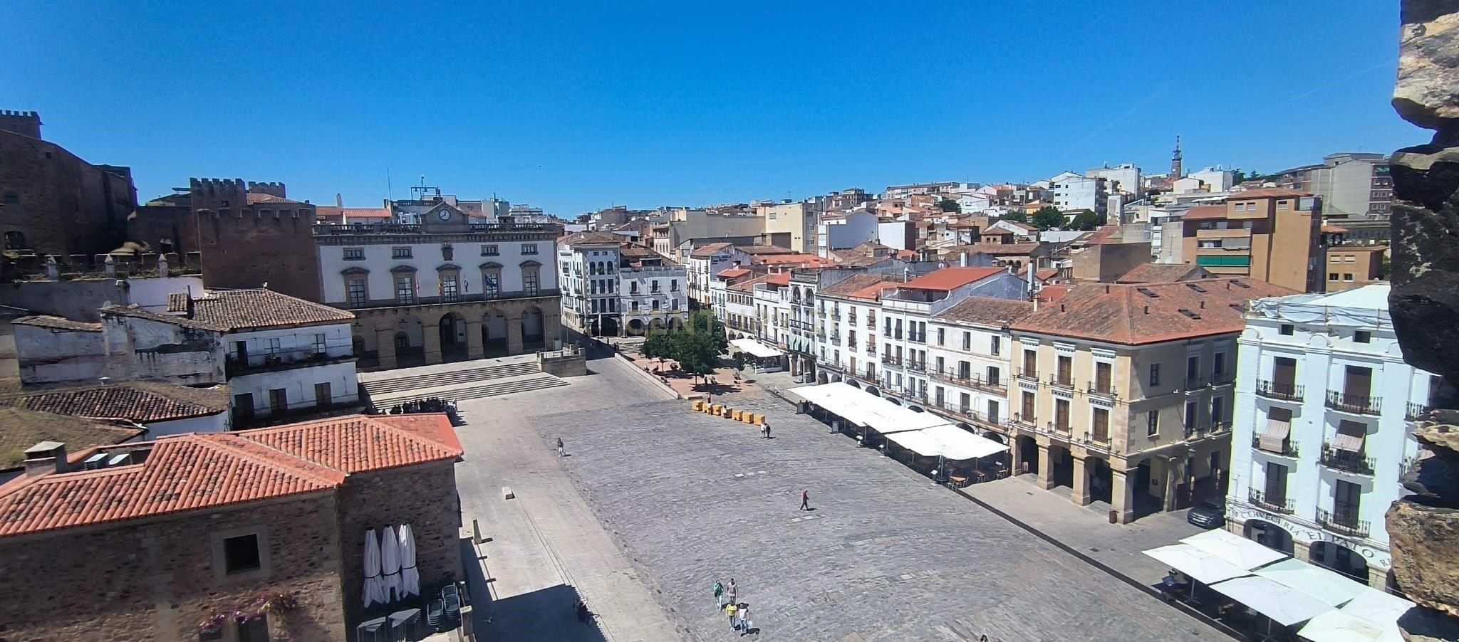 Vista exterior de Pis en venda en Cáceres Capital amb Aire condicionat i Terrassa