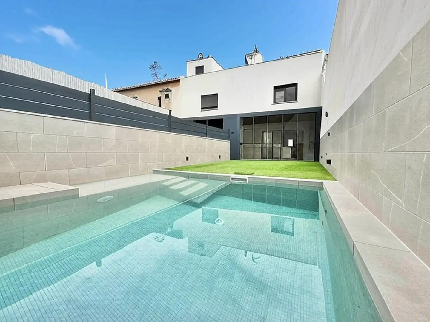 Swimming pool of Single-family semi-detached for rent in  Palma de Mallorca  with Air Conditioner, Private garden and Terrace