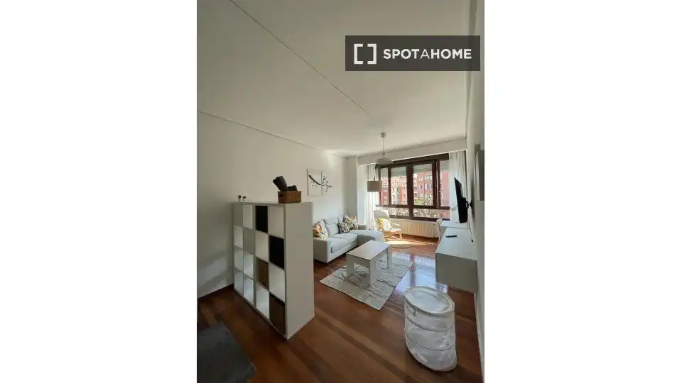 Vista exterior de Piso para compartir en Bilbao  con Aire acondicionado y Terraza