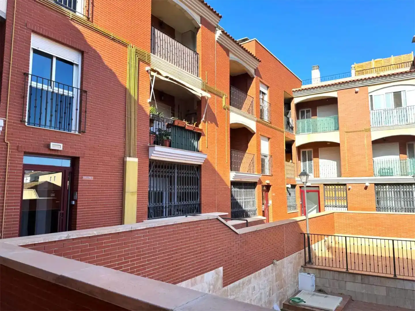 Vista exterior de Pis en venda en San Pedro del Pinatar amb Aire condicionat, Piscina i Balcó