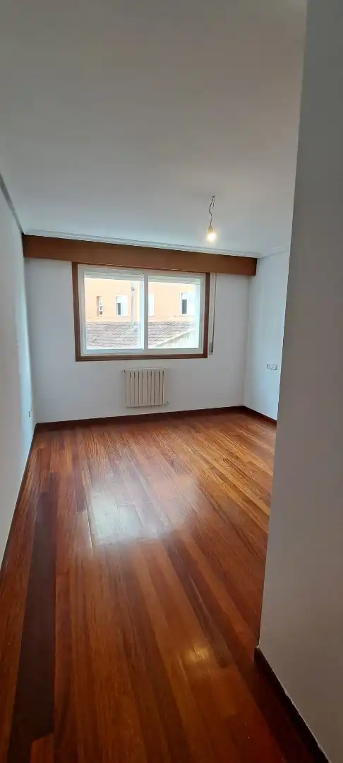 Dormitori de Pis en venda en Ourense Capital  amb Parquet, Traster i Forn