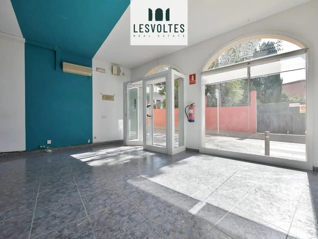 Vista exterior de Local de lloguer en Palafrugell amb Aire condicionat