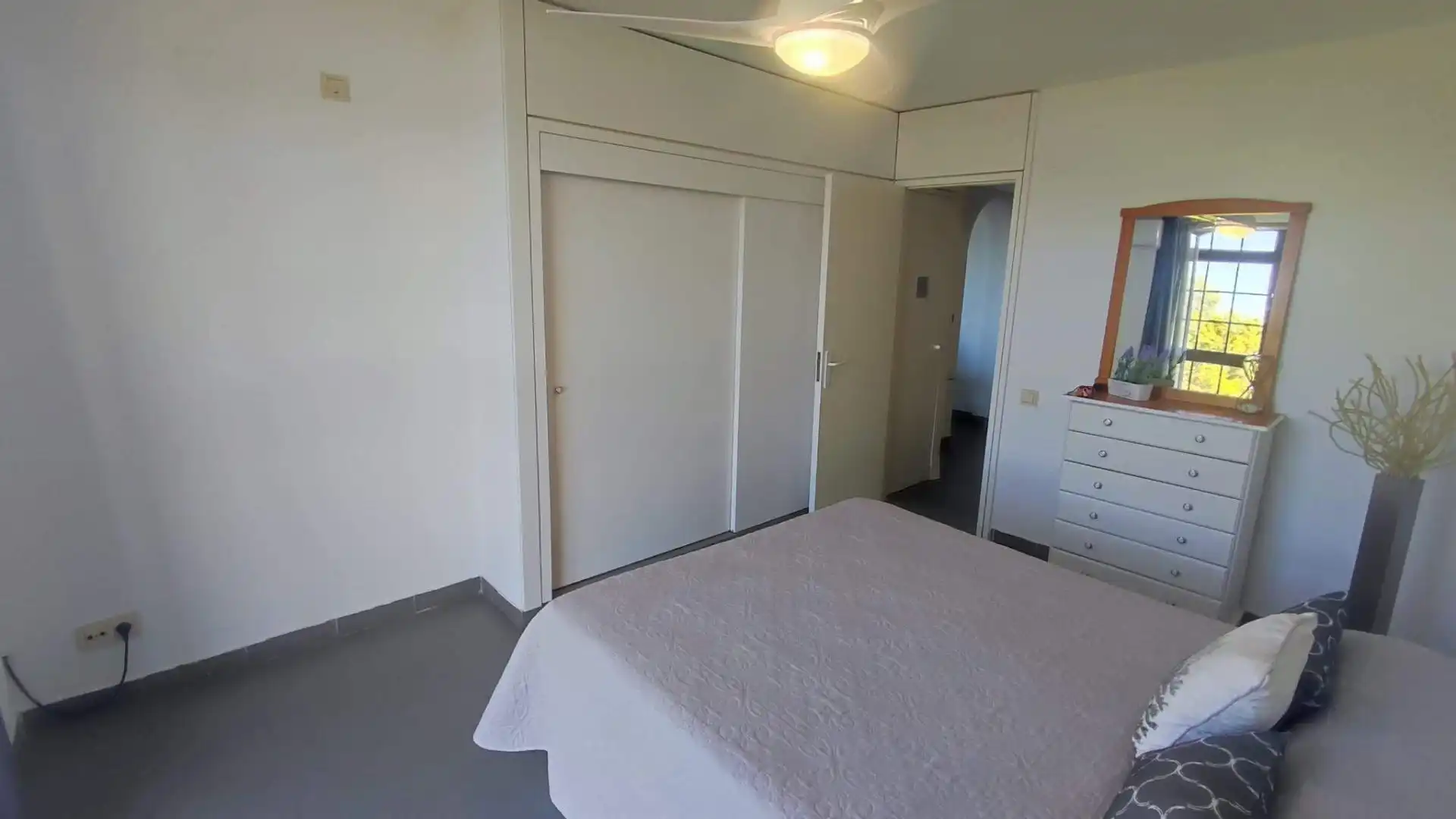 Dormitori de Apartament de lloguer en El Ejido amb Aire condicionat, Terrassa i Balcó