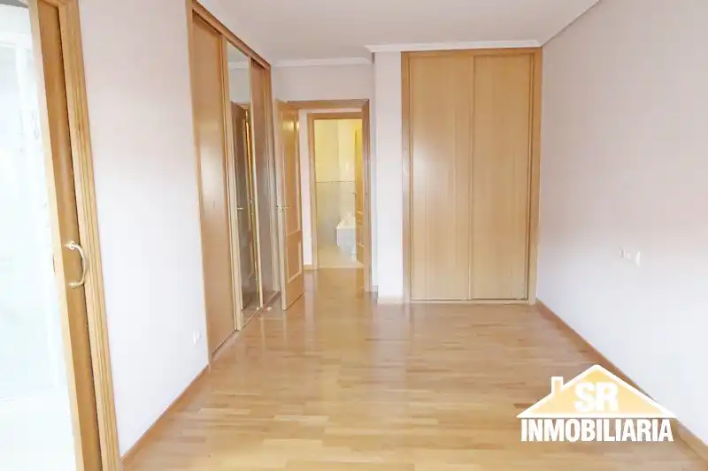Habitación de Piso de alquiler en A Coruña Capital  con Calefacción, Parquet y Horno