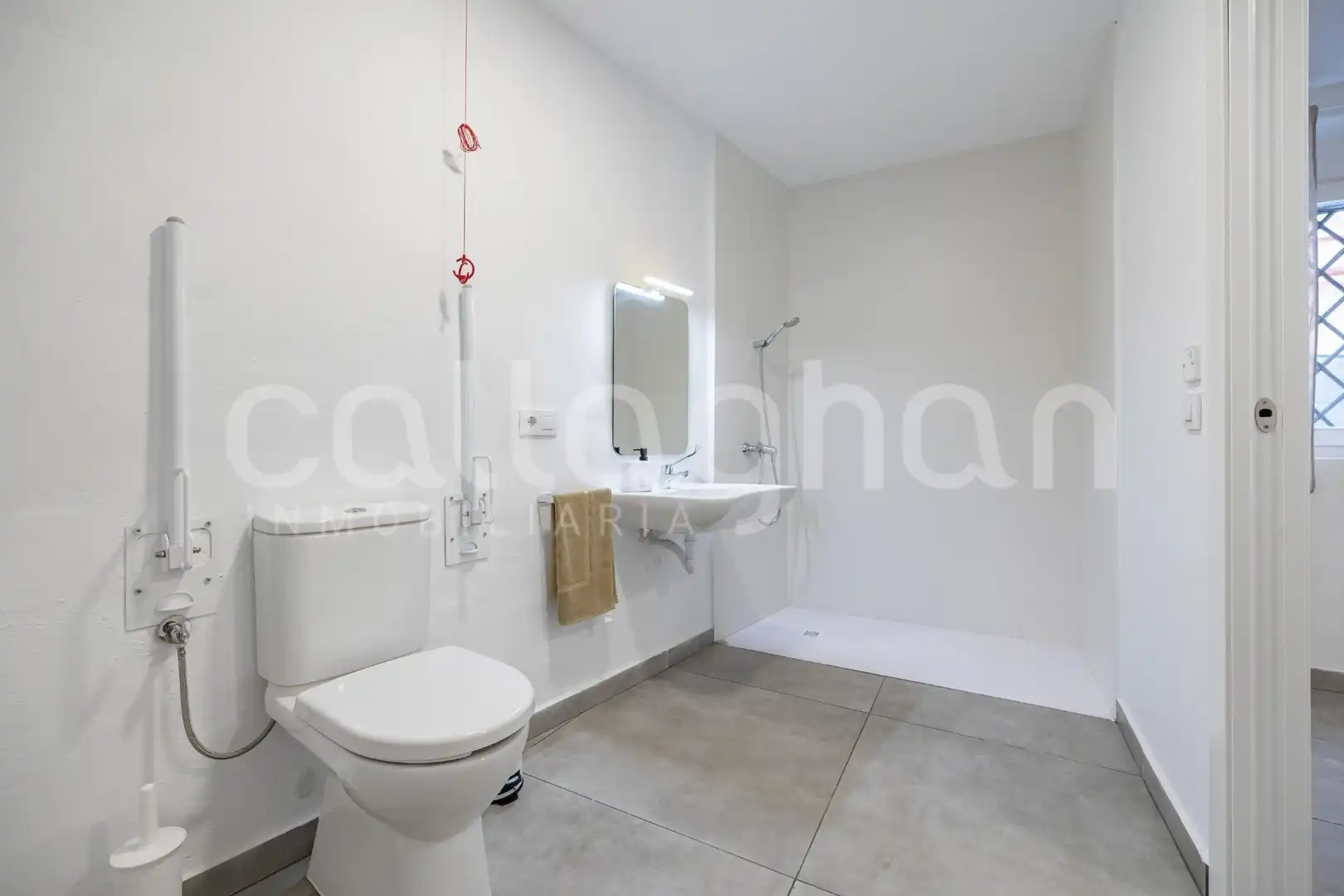Bathroom of Buildings for sale in Valencia