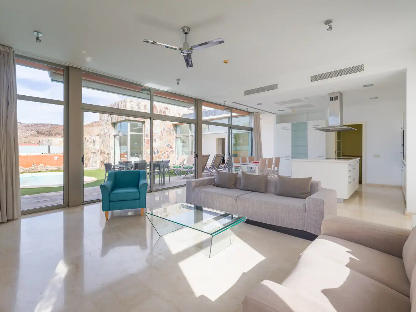 Sala d'estar de Casa o xalet de lloguer en Mogán amb Aire condicionat, Calefacció i Jardí privat