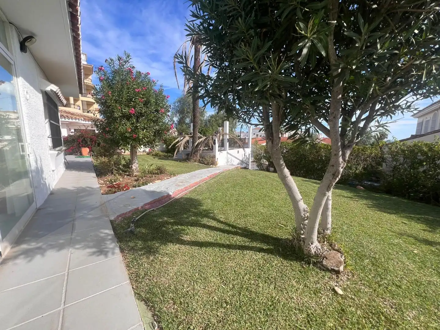 Vista exterior de Casa o chalet en venta en Mijas con Aire acondicionado, Jardín privado y Trastero