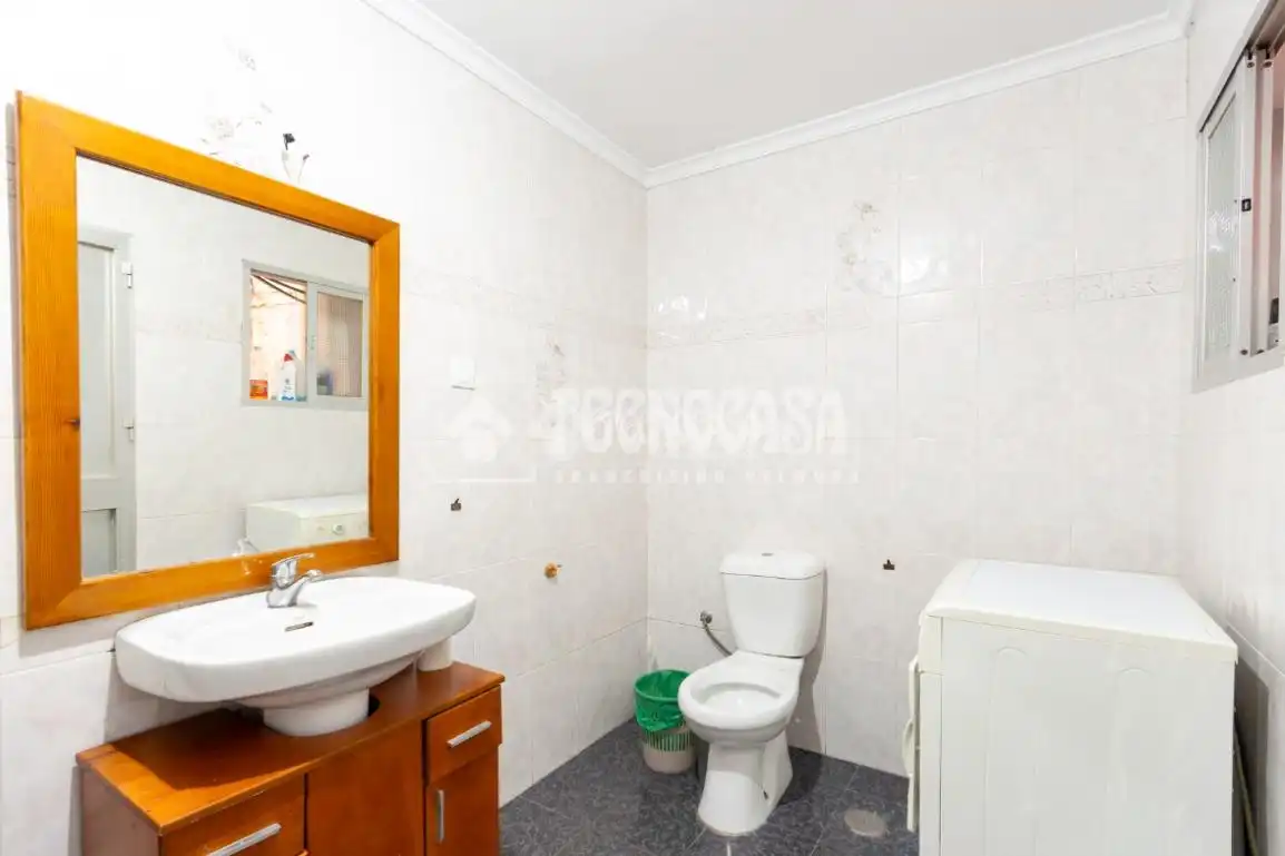 Baño de Casa adosada en venta en Vélez-Málaga con Terraza, Amueblado y Balcón