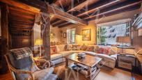 Sala d'estar de Casa adosada en venda en Naut Aran amb Calefacció, Jardí privat i Parquet