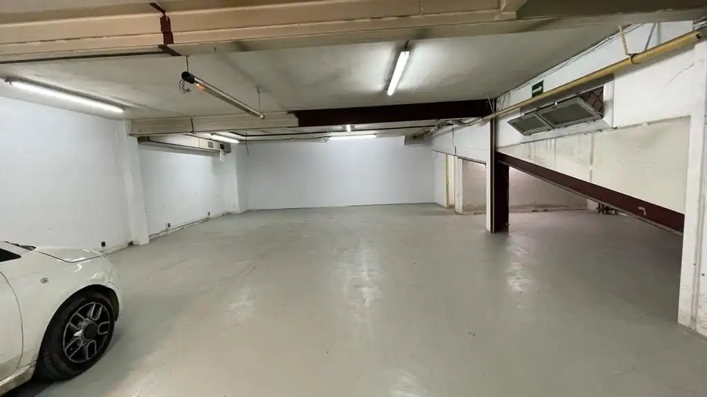 Fabrikhallen zum Verkauf in Barcelona