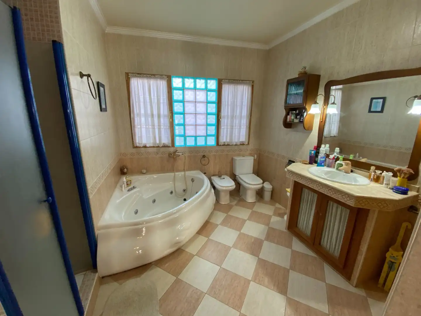Badezimmer von Haus oder Chalet zum Verkauf in Sax mit Klimaanlage, Terrasse und Schwimmbad