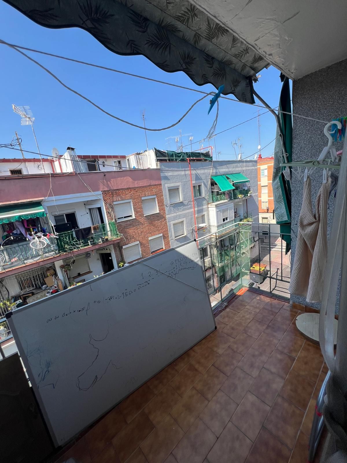 Vista exterior de Piso en venta en  Madrid Capital con Calefacción y Terraza