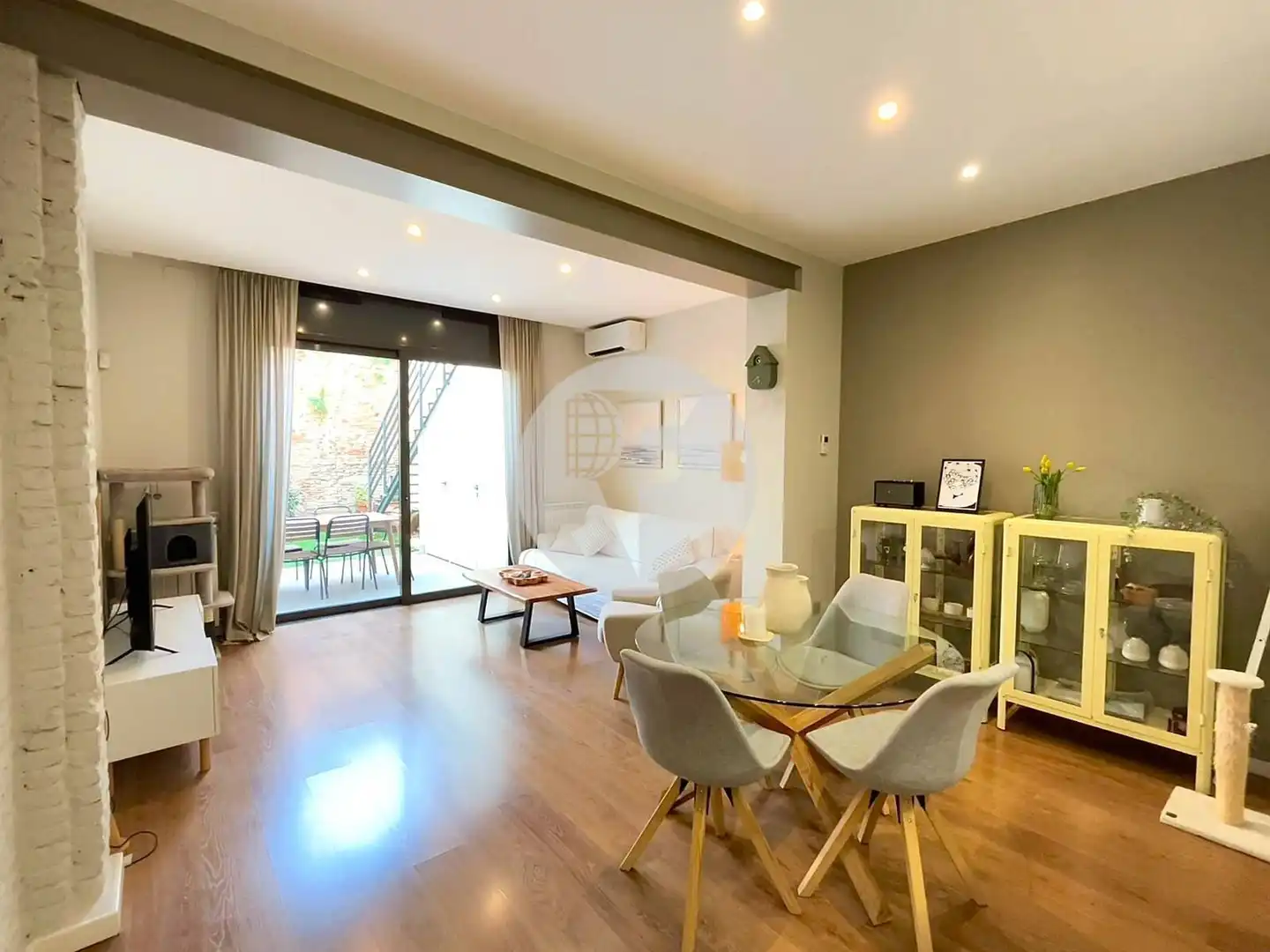 Casa aparellada amb terrassa en venda a Ponent, imagen 2