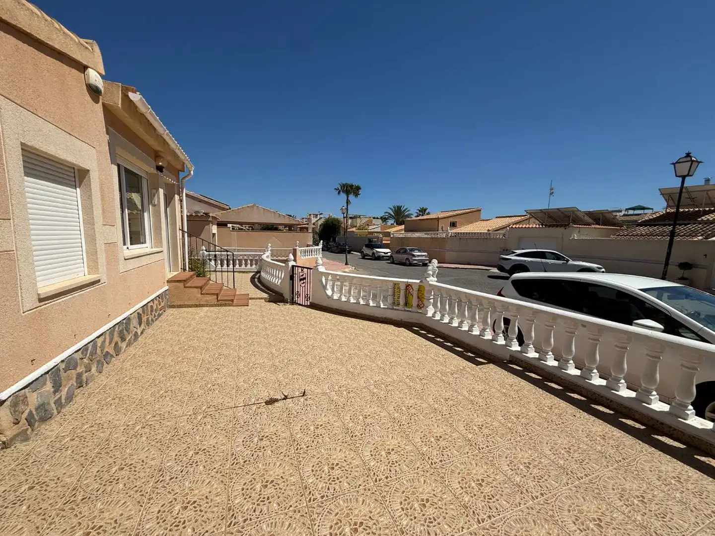 Vista exterior de Casa o xalet en venda en Orihuela amb Aire condicionat, Calefacció i Moblat
