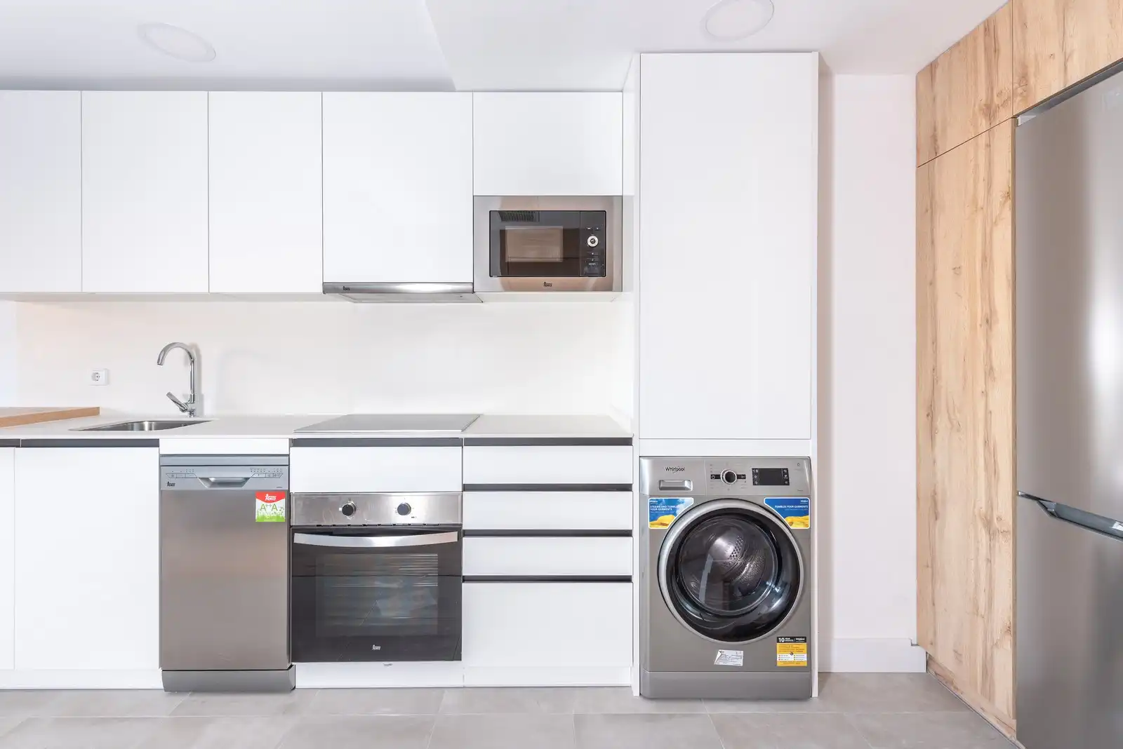 Kitchen of Study for rent in Madrid  with Air Conditioner, Terrace and Storage room