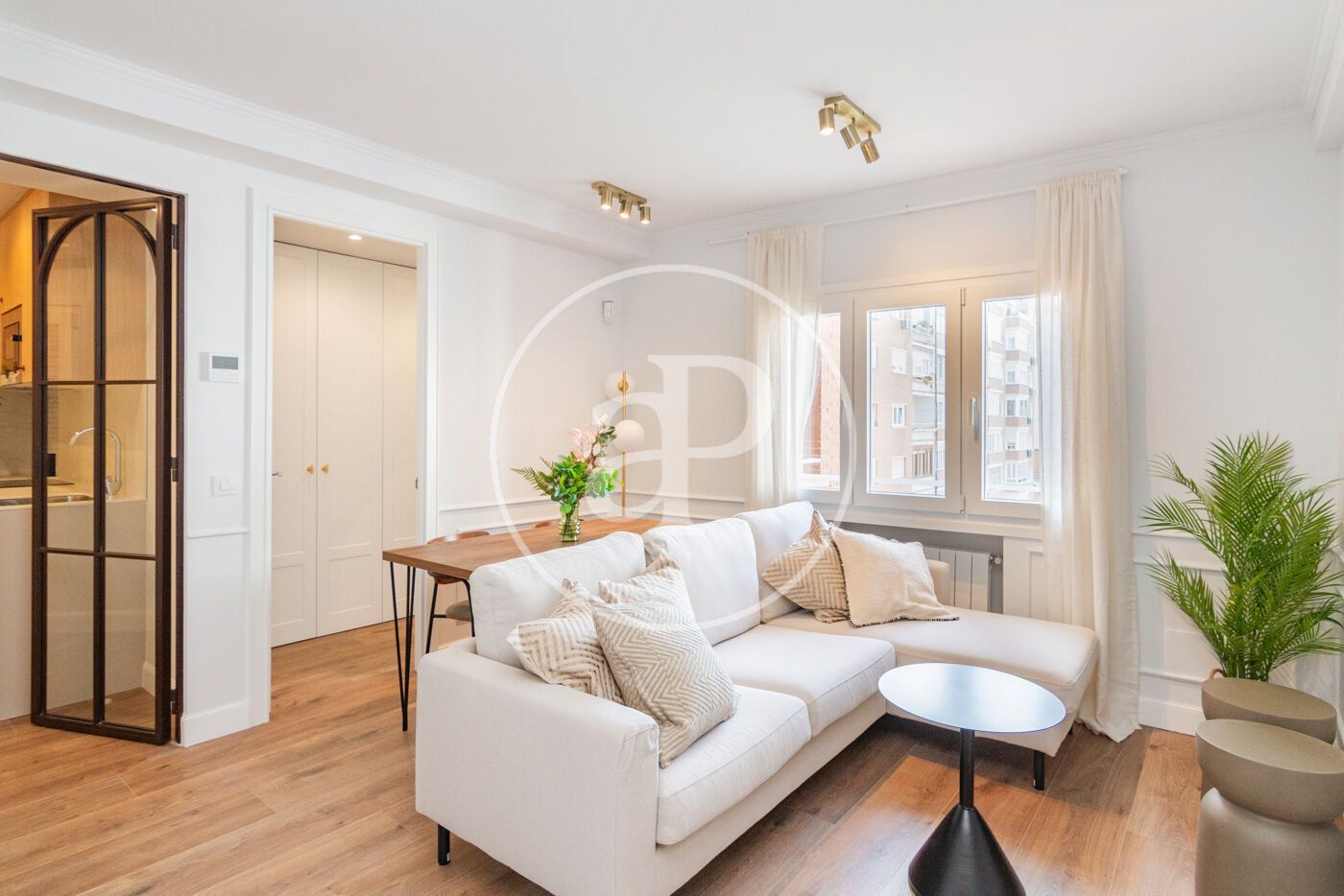 Sala de estar de Piso de alquiler en  Madrid Capital con Aire acondicionado, Calefacción y Amueblado