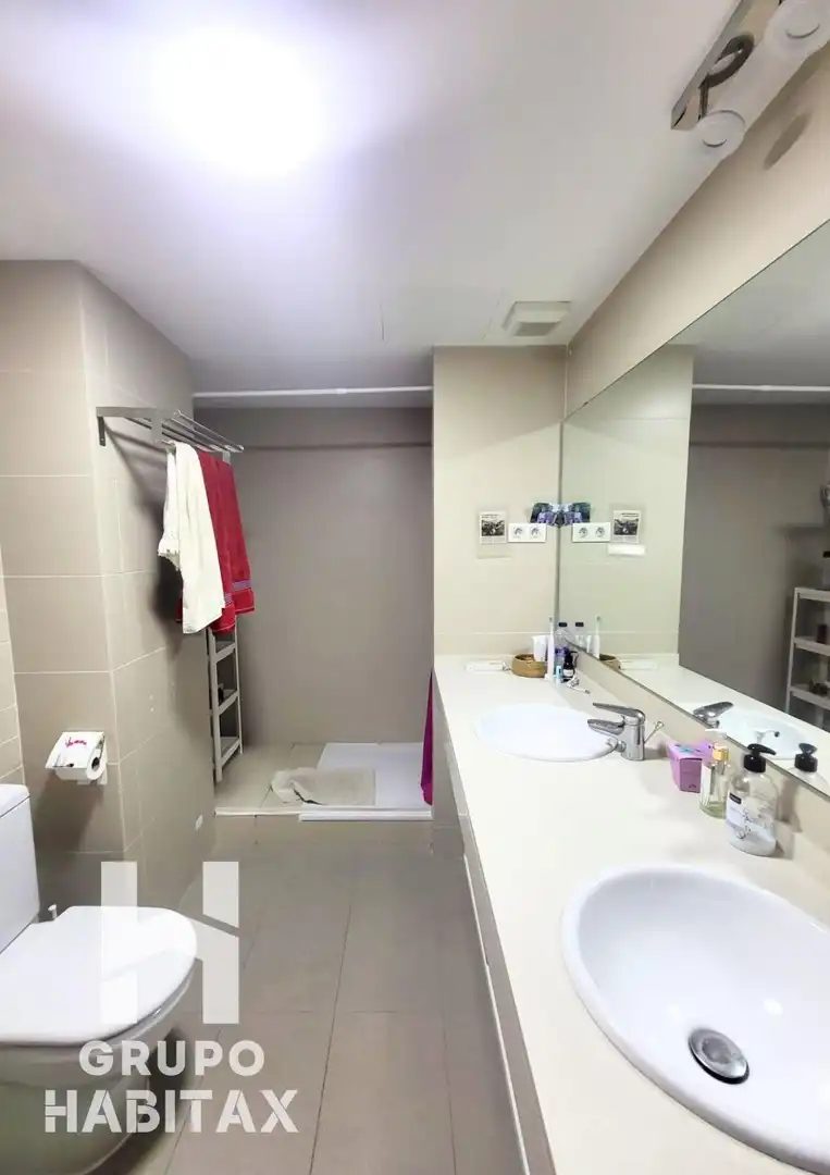 Bathroom of Duplexes for sale in Santa Coloma de Gramenet