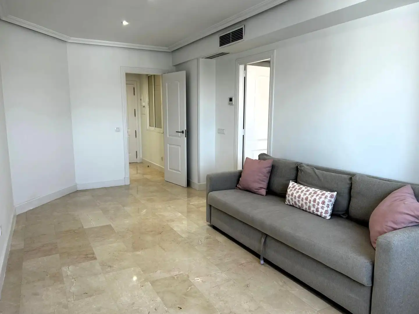 Sala de estar de Apartamento de alquiler en Madrid con Aire acondicionado y Calefacción
