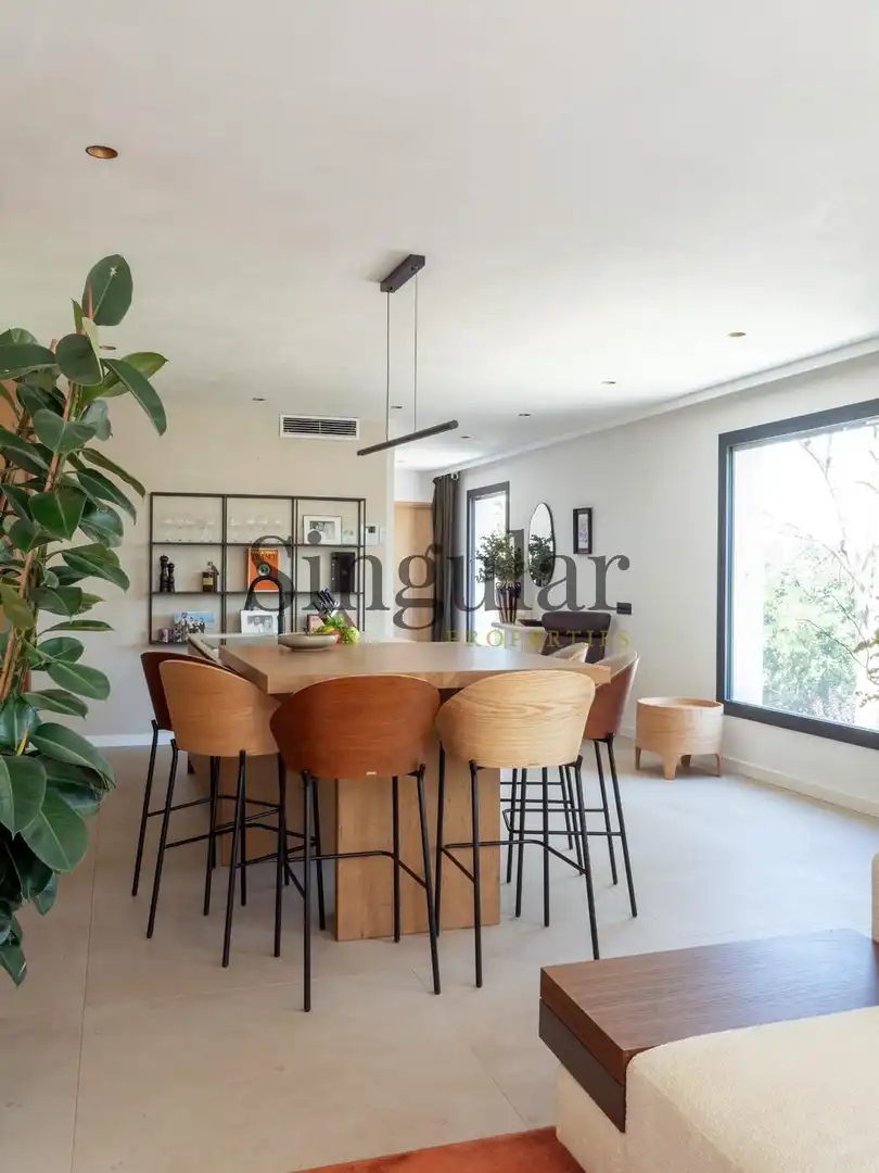 Menjador de Casa o xalet en venda en Sant Cugat del Vallès amb Aire condicionat, Calefacció i Jardí privat