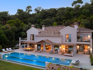 Casa amb balcó en venda a La Zagaleta