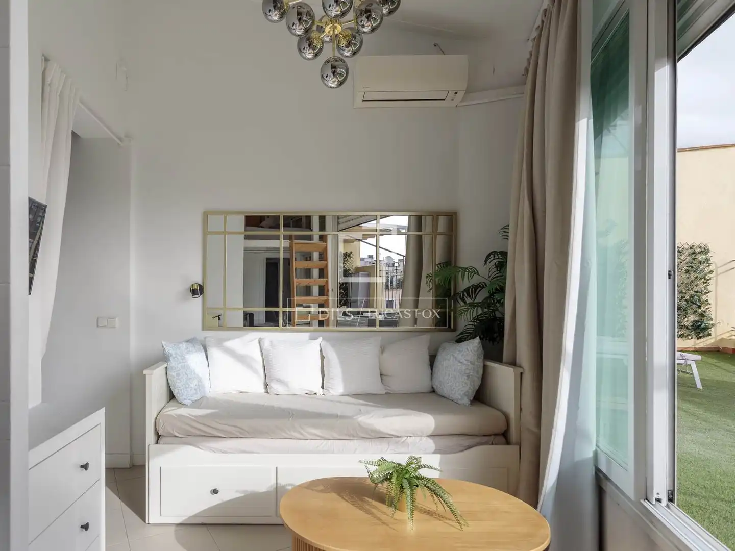 Living room of Flat for rent in Madrid  with Air Conditioner, Heating and Terrace