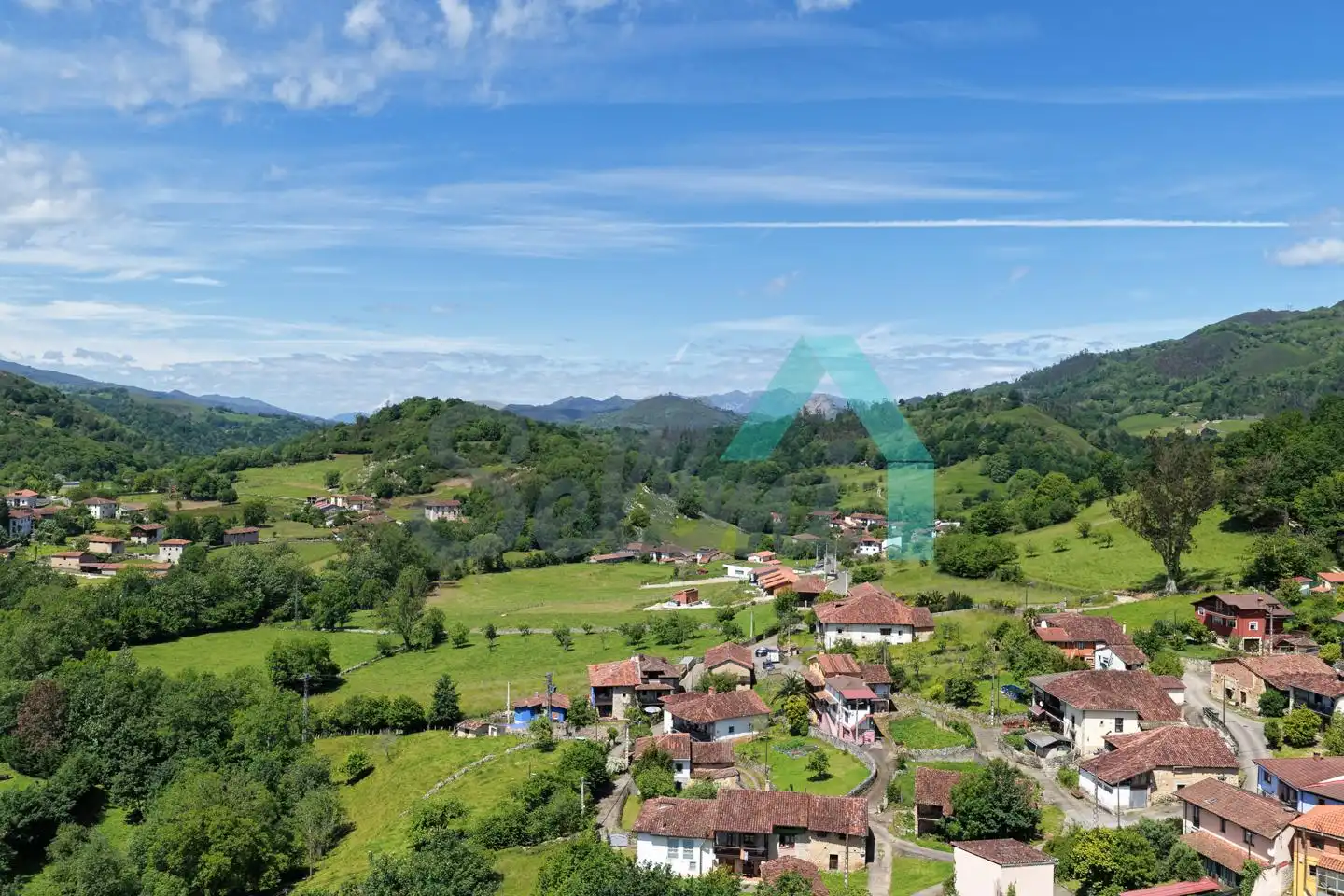 Einfamilien-Reihenhaus zum Verkauf in Onís mit Heizung, Abstellraum und Balkon