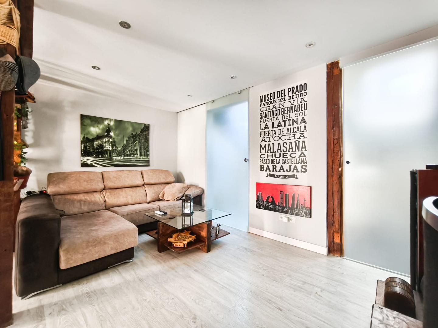 Sala d'estar de Apartament en venda en  Madrid Capital