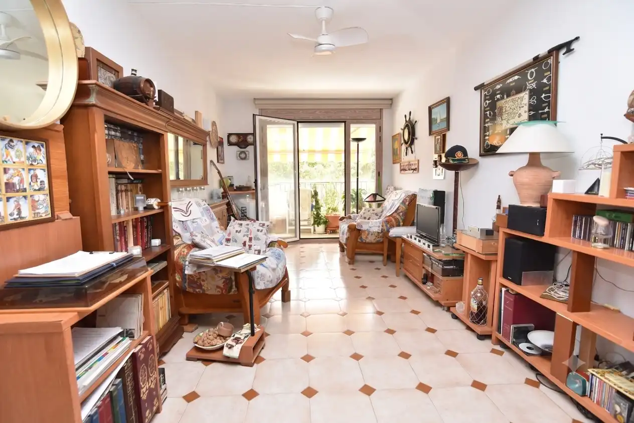 Living room of Flat for sale in Pineda de Mar  with Storage room, Furnished and Balcony