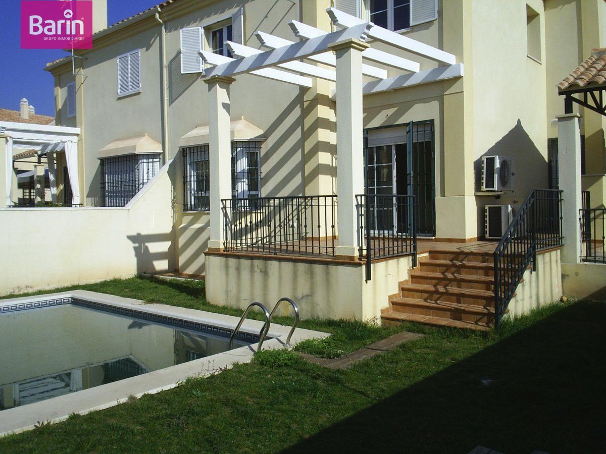 Casa o xalet de lloguer a Paraíso Arenal - La Colina