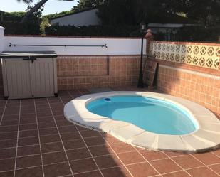 Piscina de Casa adosada en venda en Chiclana de la Frontera amb Aire condicionat i Piscina