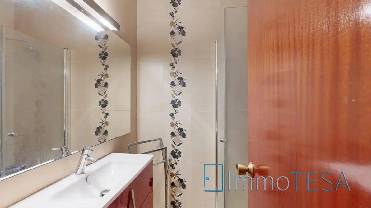 Baño de Piso en venta en Barberà del Vallès con Calefacción, Trastero y Balcón