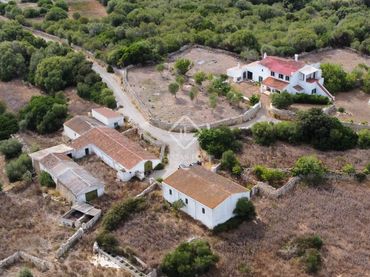 Casa rústica amb balcó en venda a Alaior poble
