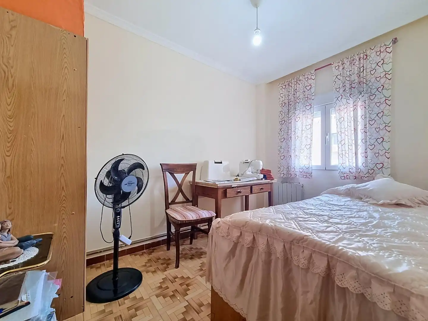 Bedroom of Flat for sale in Madrid  with Air Conditioner, Heating and Furnished