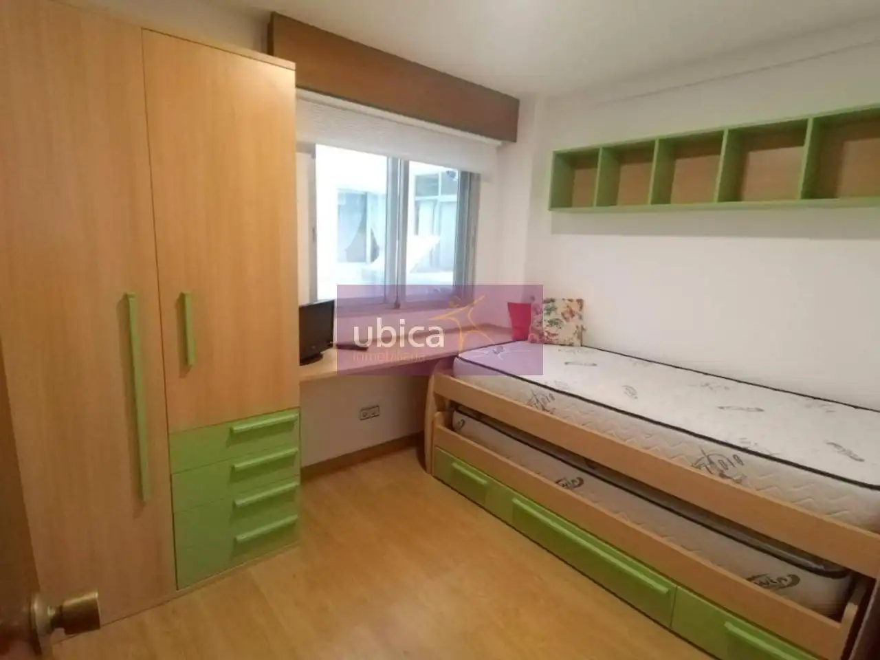 Habitación de Piso en venta en Vigo  con Trastero y Amueblado