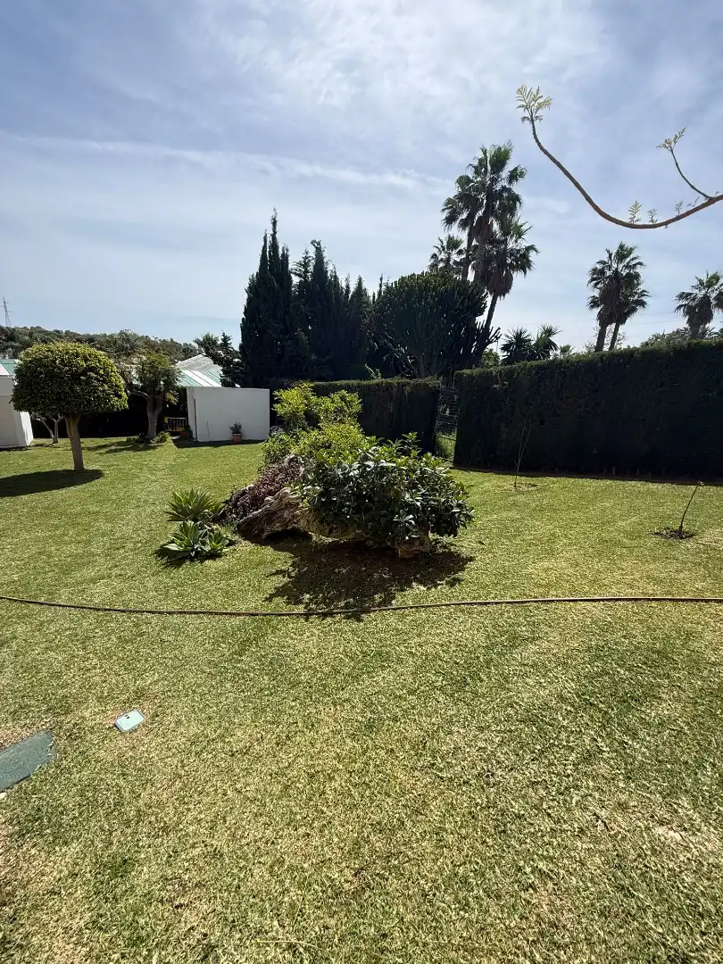 Jardín de Piso en venta en Estepona con Aire acondicionado, Terraza y Piscina comunitaria