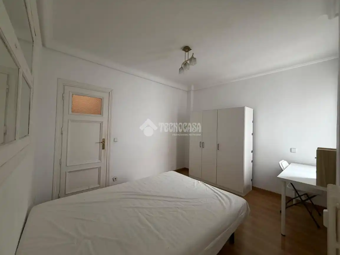 Bedroom of Flat for rent in Madrid  with Air Conditioner and Heating