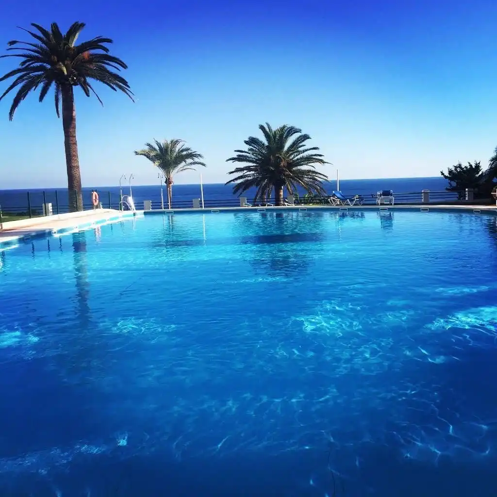 Piscina de Pis en venda en Torremolinos amb Aire condicionat, Terrassa i Moblat