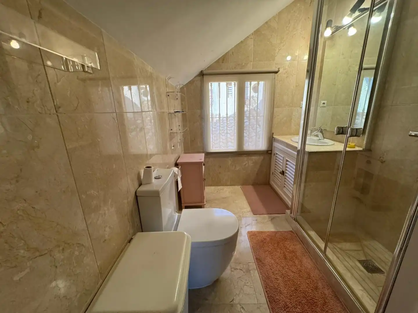 Baño de Dúplex en venta en Marbella con Aire acondicionado, Terraza y Amueblado