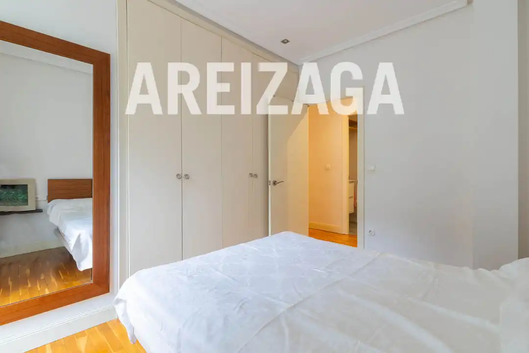 Habitación de Piso en venta en Donostia - San Sebastián  con Calefacción y Balcón